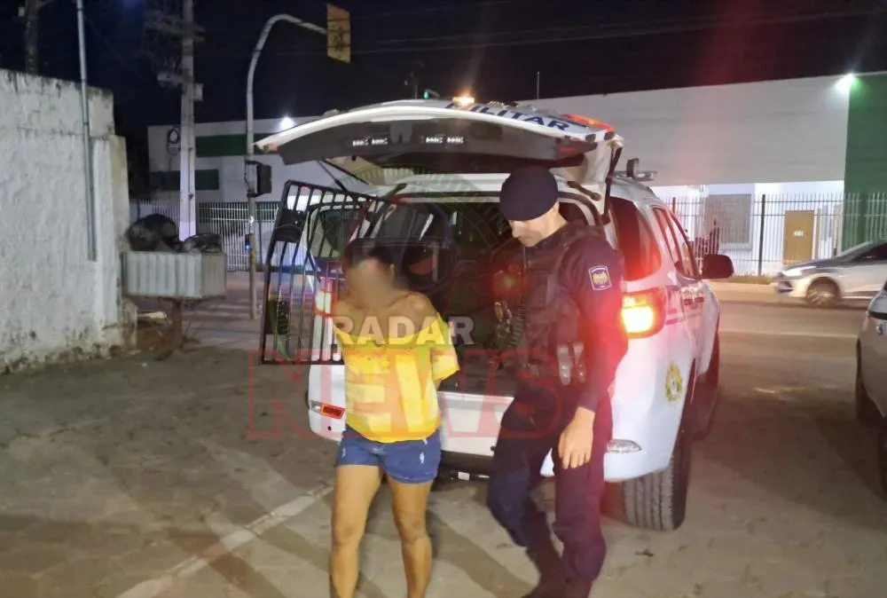 Mulher é presa suspeita de furtar perfume de R$ 288 em loja de cosméticos em Rio Branco