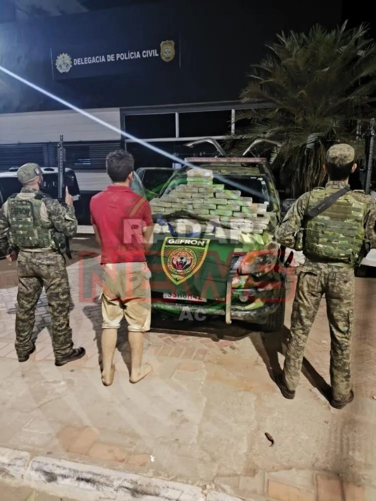 Policiais do GEFRON, prende mais de 450 mil reais em droga e uma arma de fogo no alto Acre 