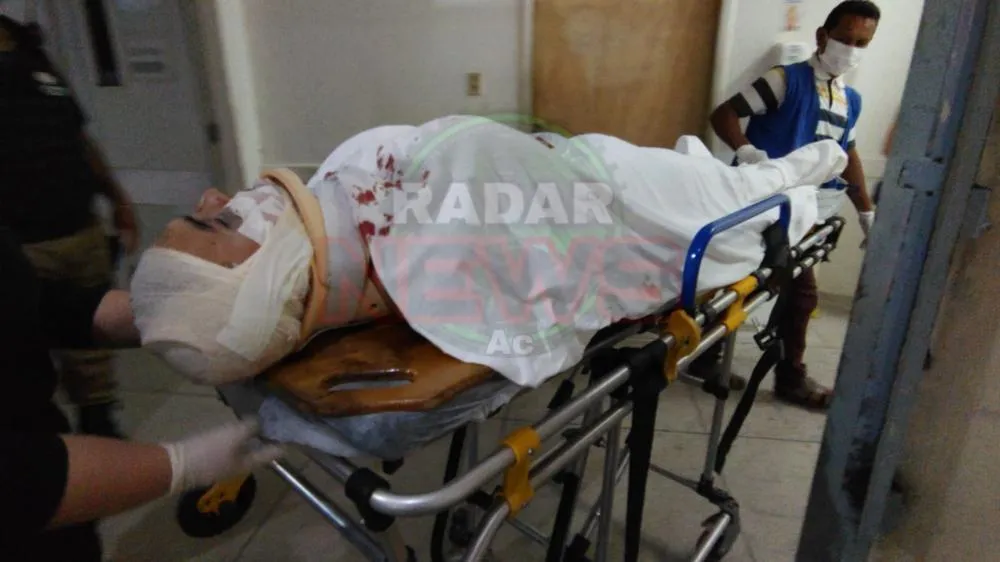 Motociclista e transferido pra o pronto socorro de Rio Branco após Colidi contra caminhão em boca do Acre.