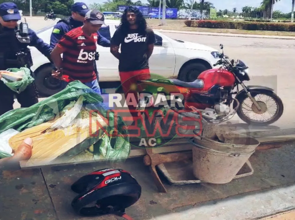 Policiais militares prendem dupla que se passava por pedreiros transportando drogas em Rio Branco.