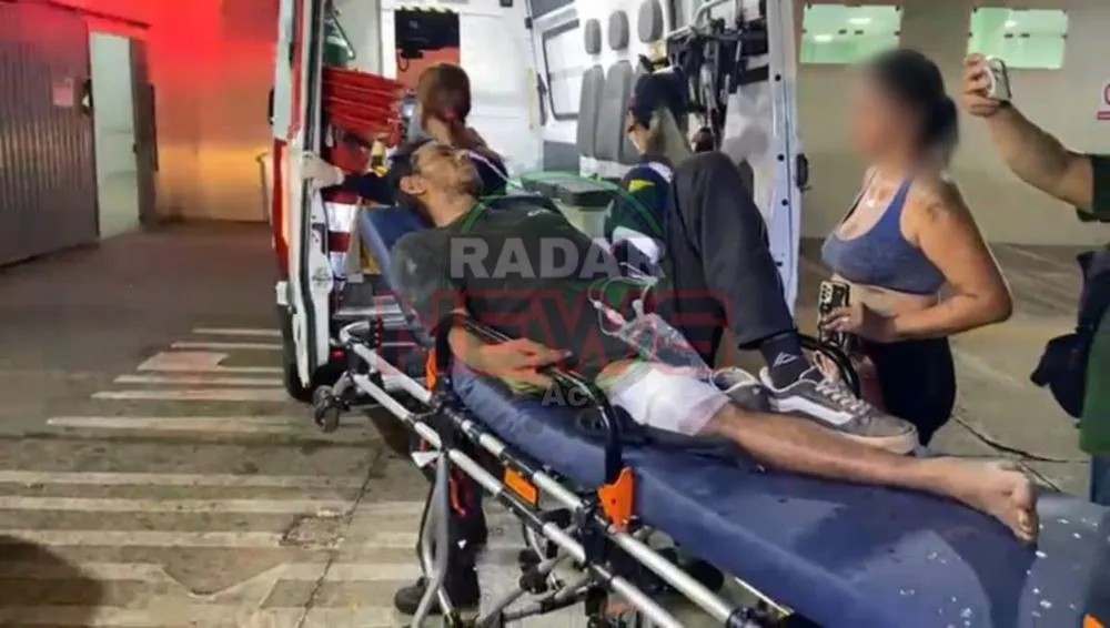 Homem que saía do trabalho é surpreendido por dupla em motocicleta e alvejado a tiros em Rio Branco