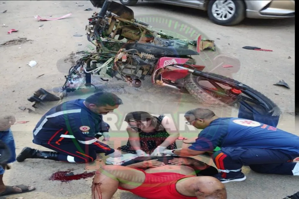 Motociclista Fica Gravemente Ferido após Avançar Preferencial e Colidir contra Caminhão no Interior do Acre