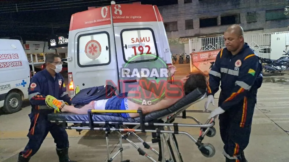 Homem supostamente embriagado é convidado a sair de bar e recebe cinco perfurações de arma branca após agredir cliente que bebia com amigos