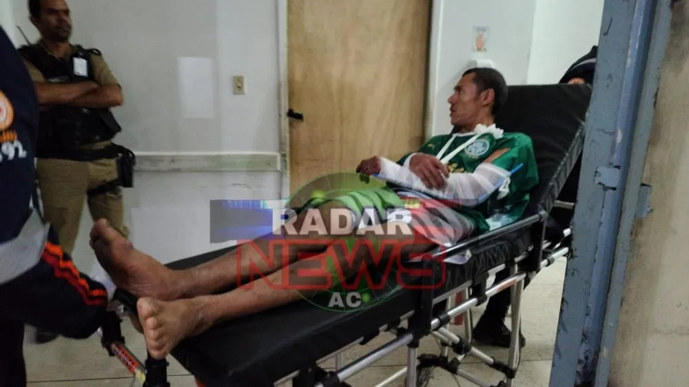 Homem é brutalmente espancado com pedaços de madeira por membros de facção criminosa em Rio Branco.