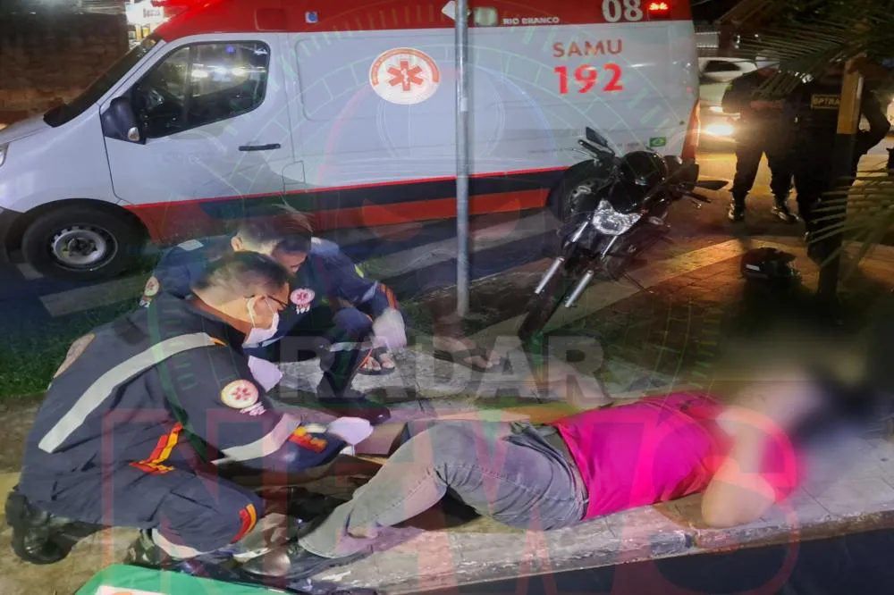 Motociclista sofre exposição óssea após colisão com veículo que avançou preferencial em Rio Branco