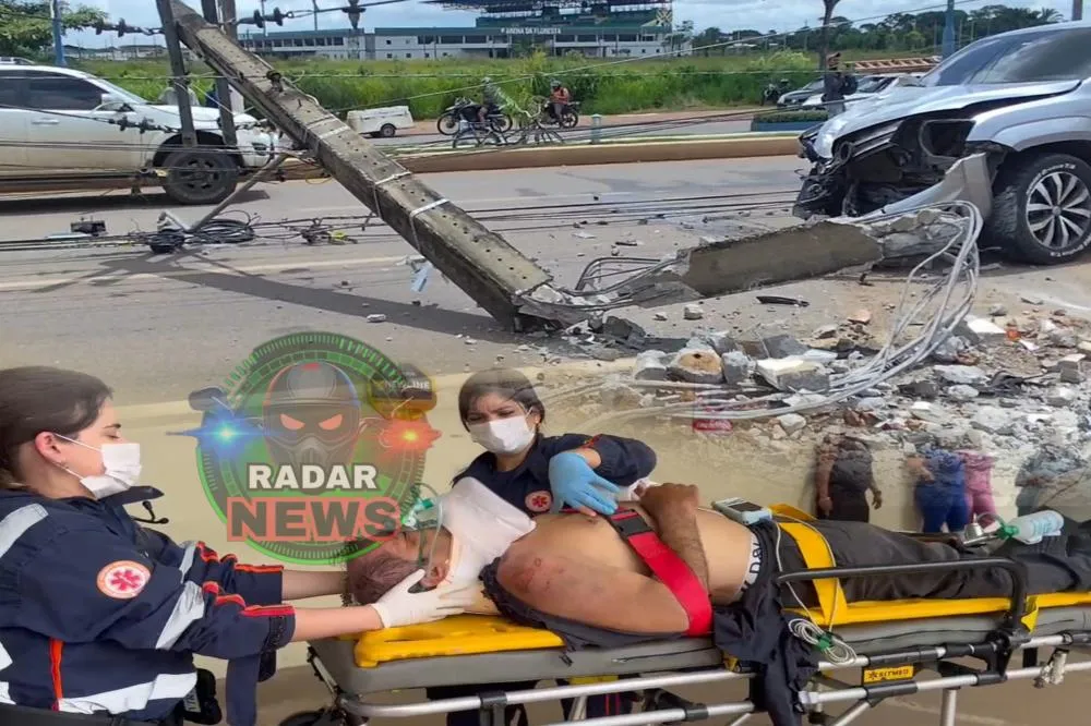 Caminhonete de test drive derruba poste e deixa mototaxista ferido em Rio Branco