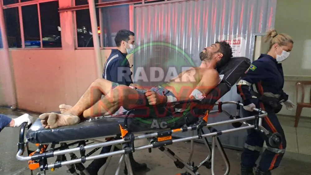 VÍDEO; Homem e Alvejado por três disparos por arma de fogo em parquinho de diversões por dupla que chegou apê em Rio Branco 