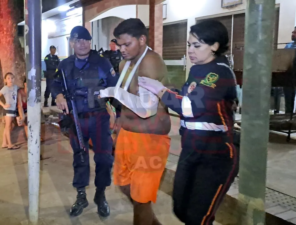 Jovem é espancado por três homens que chegaram em um veículo com chutes e pontapés e fica ferido em Rio Branco.